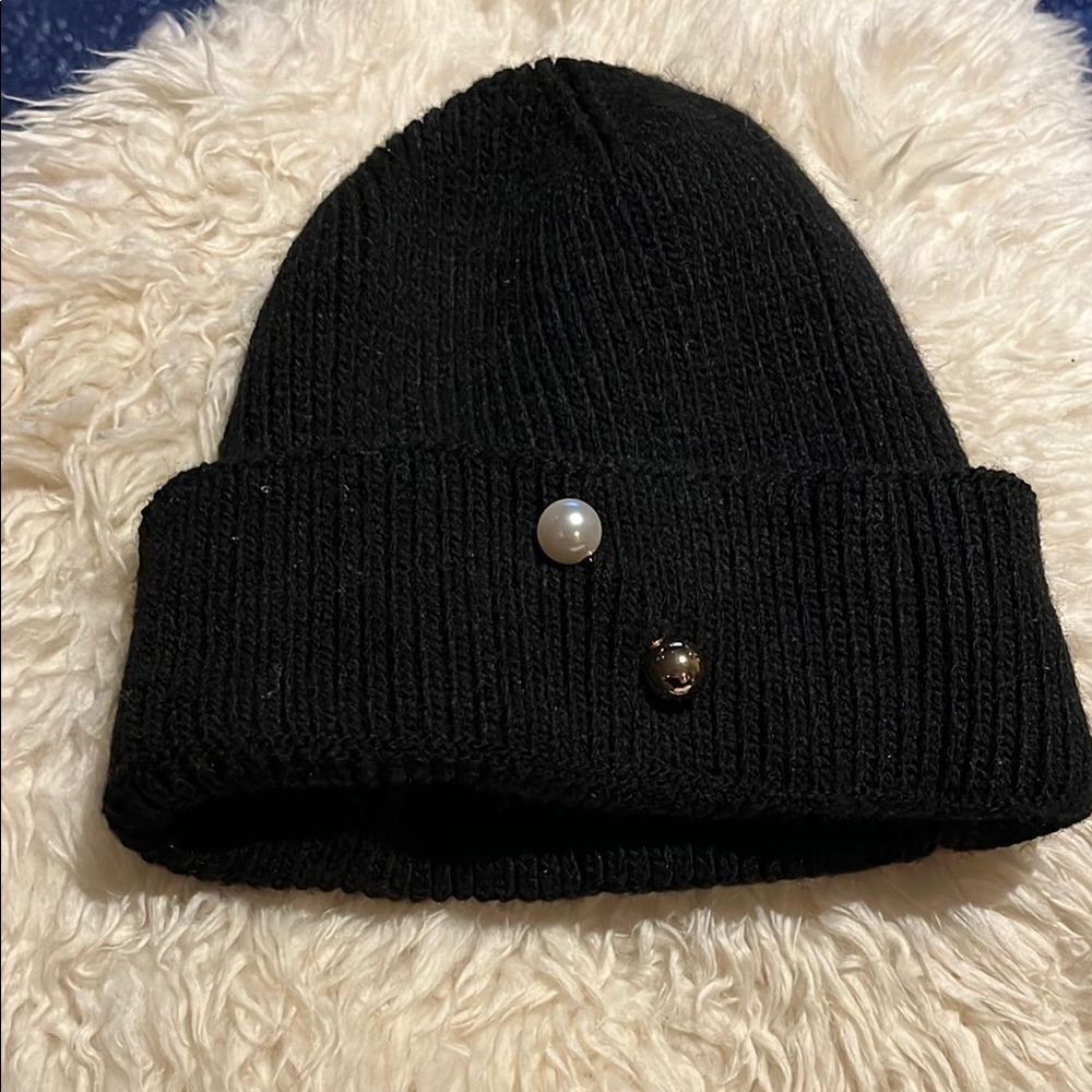 NWOT Italian Black Knit Beanie with Pearl and Gold stickpin